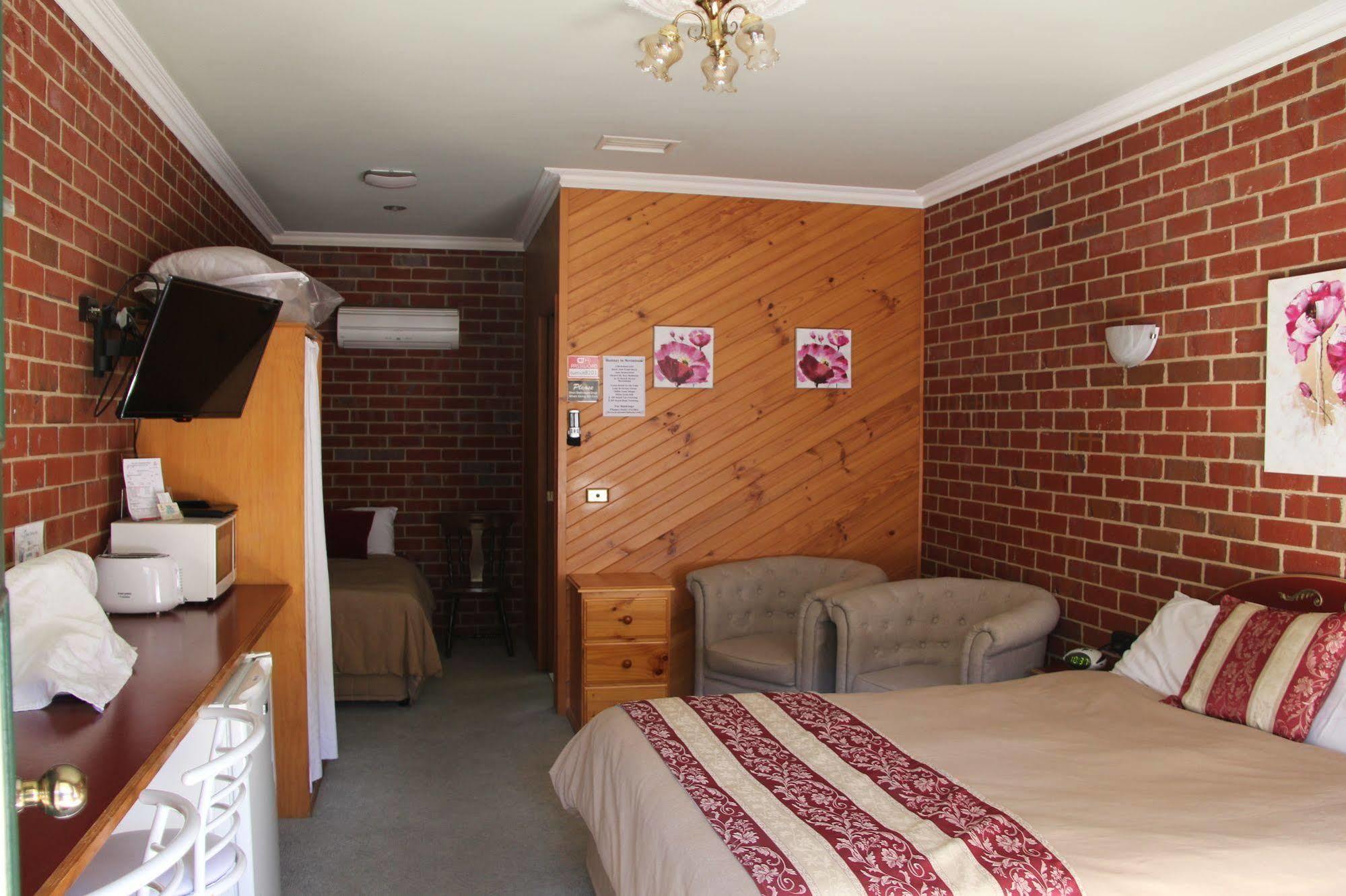 Elms Motor Inn Tumut Exterior foto