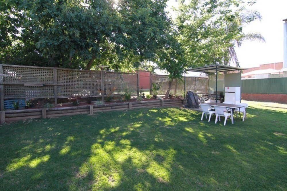 Elms Motor Inn Tumut Exterior foto